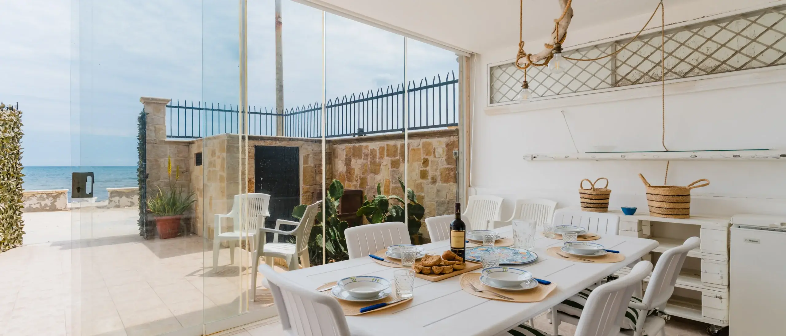 02-beach-house-carosello-wide-sit-property
